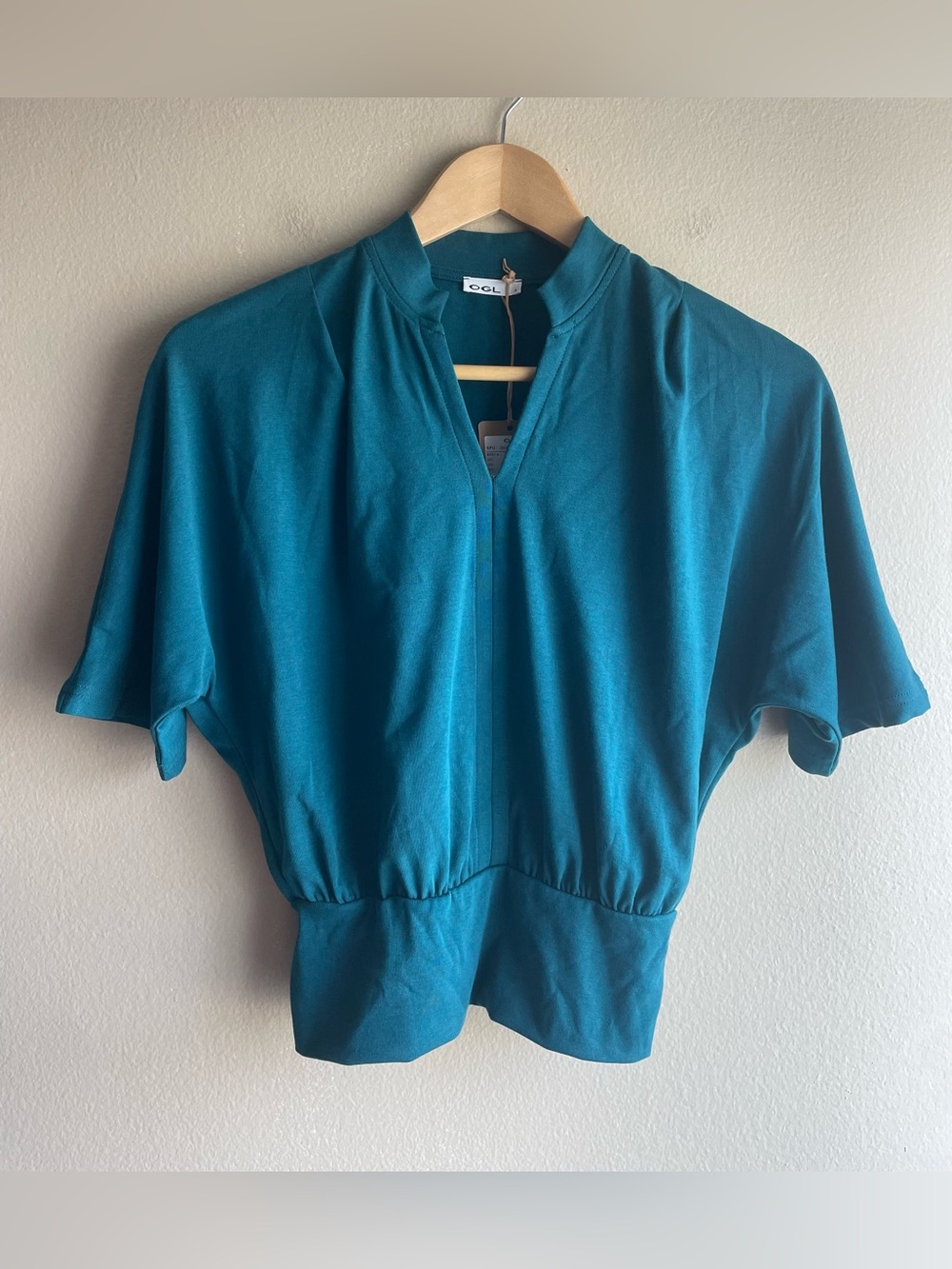 New OGL Stand Collar V-Neck Short Sleeve Top Size Small